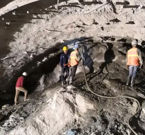 南关拱顶带模注浆料的施工流程及注意事项